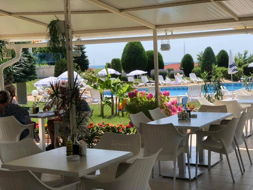 Отель Riviera Complex 6 Свети-Влас Экстерьер фото